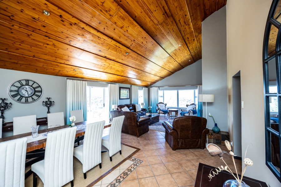 5 Bedroom Property for Sale in Gonubie North Eastern Cape